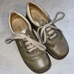 Destroy Casual Shoes Women’s Size 37 U.S. Size 6 Medium Olive Green Leather Lace